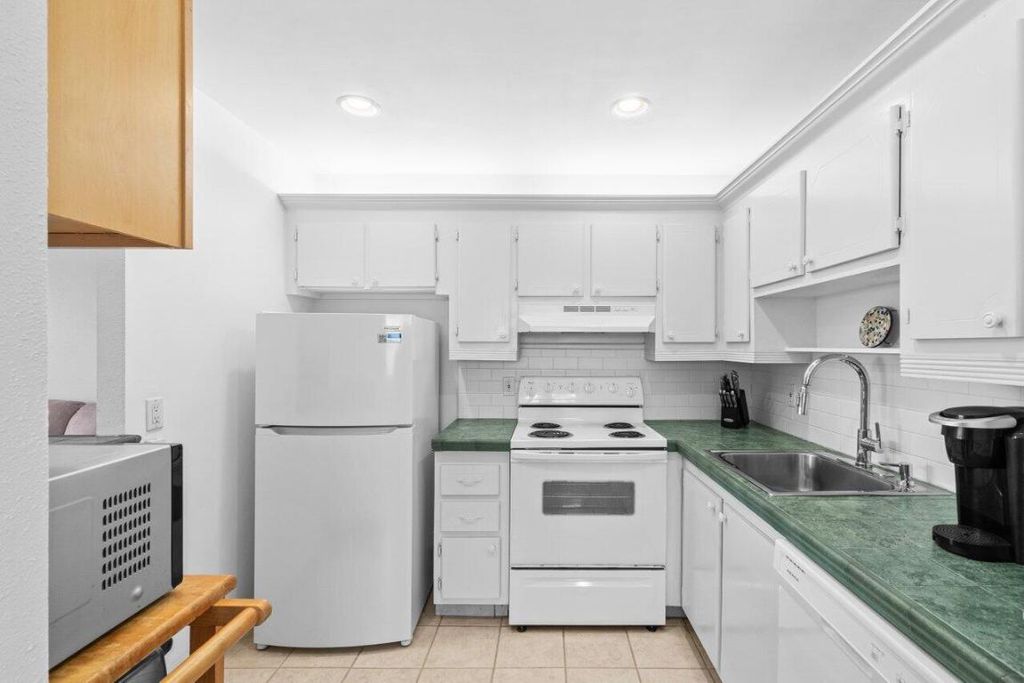 Photo of 266 Seville L, Delray Beach, FL 33446 (MLS # R11088931)