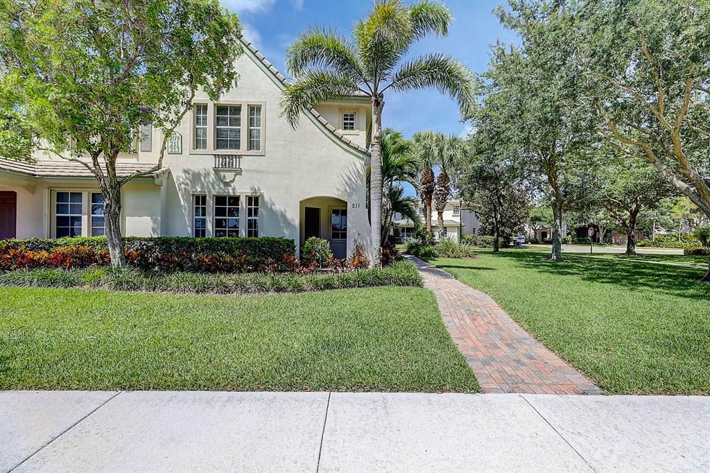 Photo of 211 Evergrene Parkway #19-B, Palm Beach Gardens, FL 33410 (MLS # R10723268)