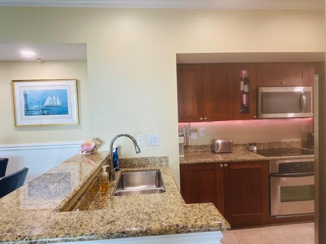 975 NW Flagler Avenue 403