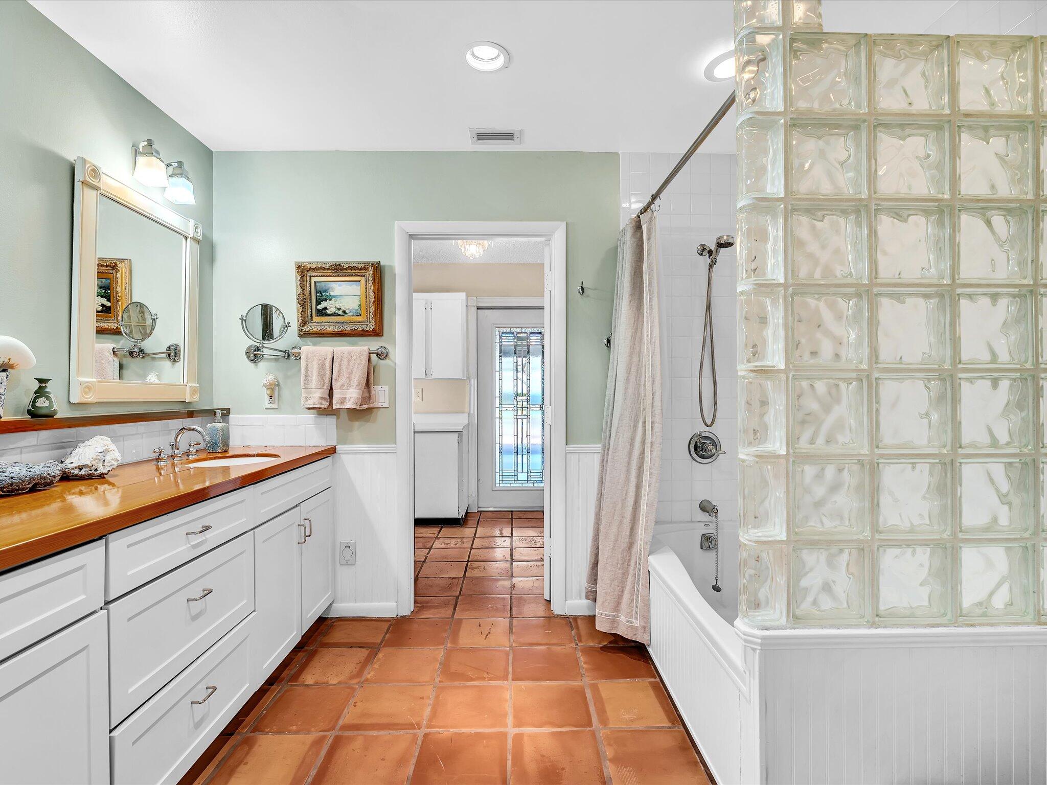 WATERWAY MANOR - Residential