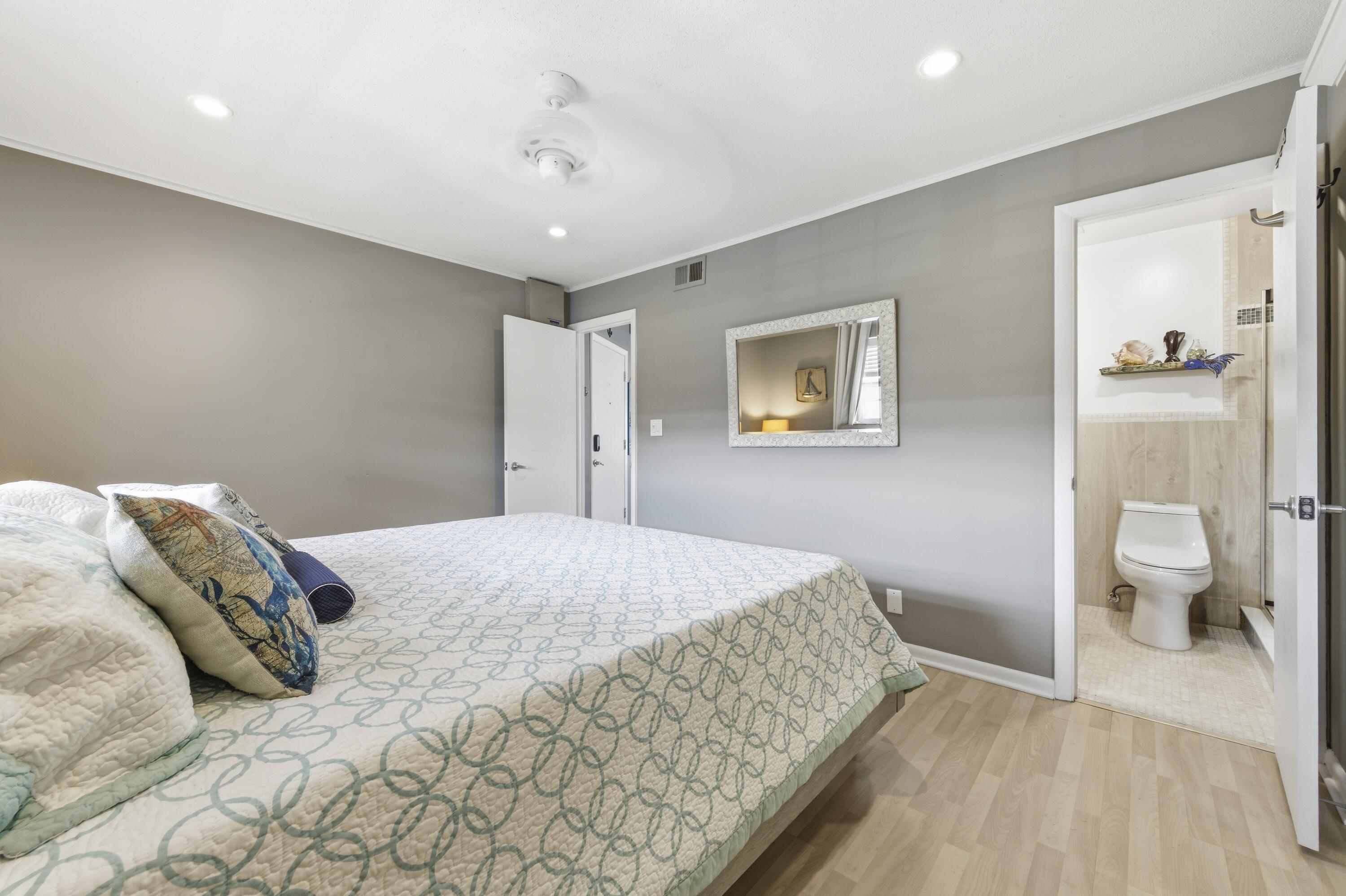 HAMPSHIRE ARMS CONDO APTS LT 181 (LESS W 8.5 FT) A - Residential