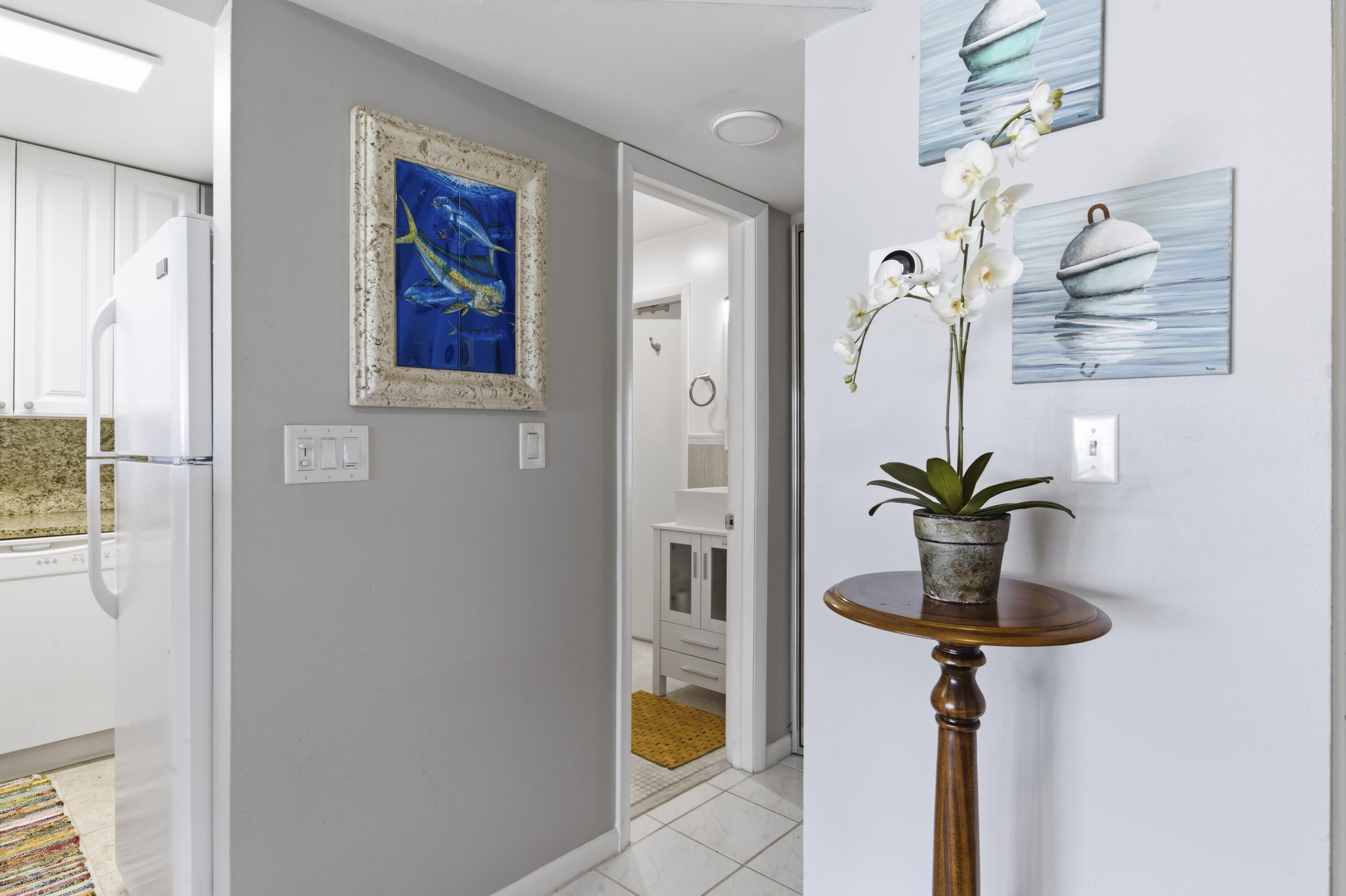 HAMPSHIRE ARMS CONDO APTS LT 181 (LESS W 8.5 FT) A - Residential