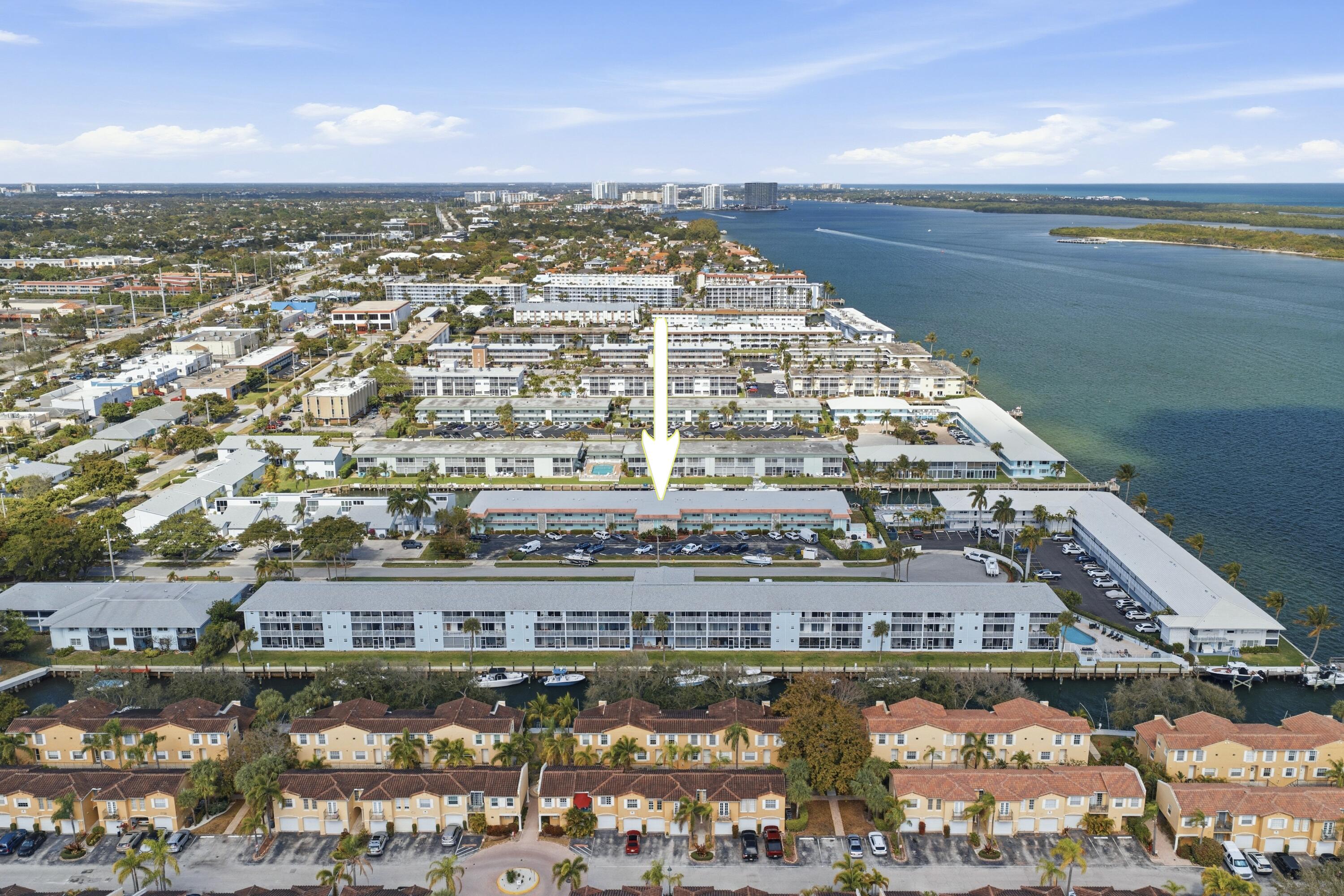 HAMPSHIRE ARMS CONDO APTS LT 181 (LESS W 8.5 FT) A - Residential