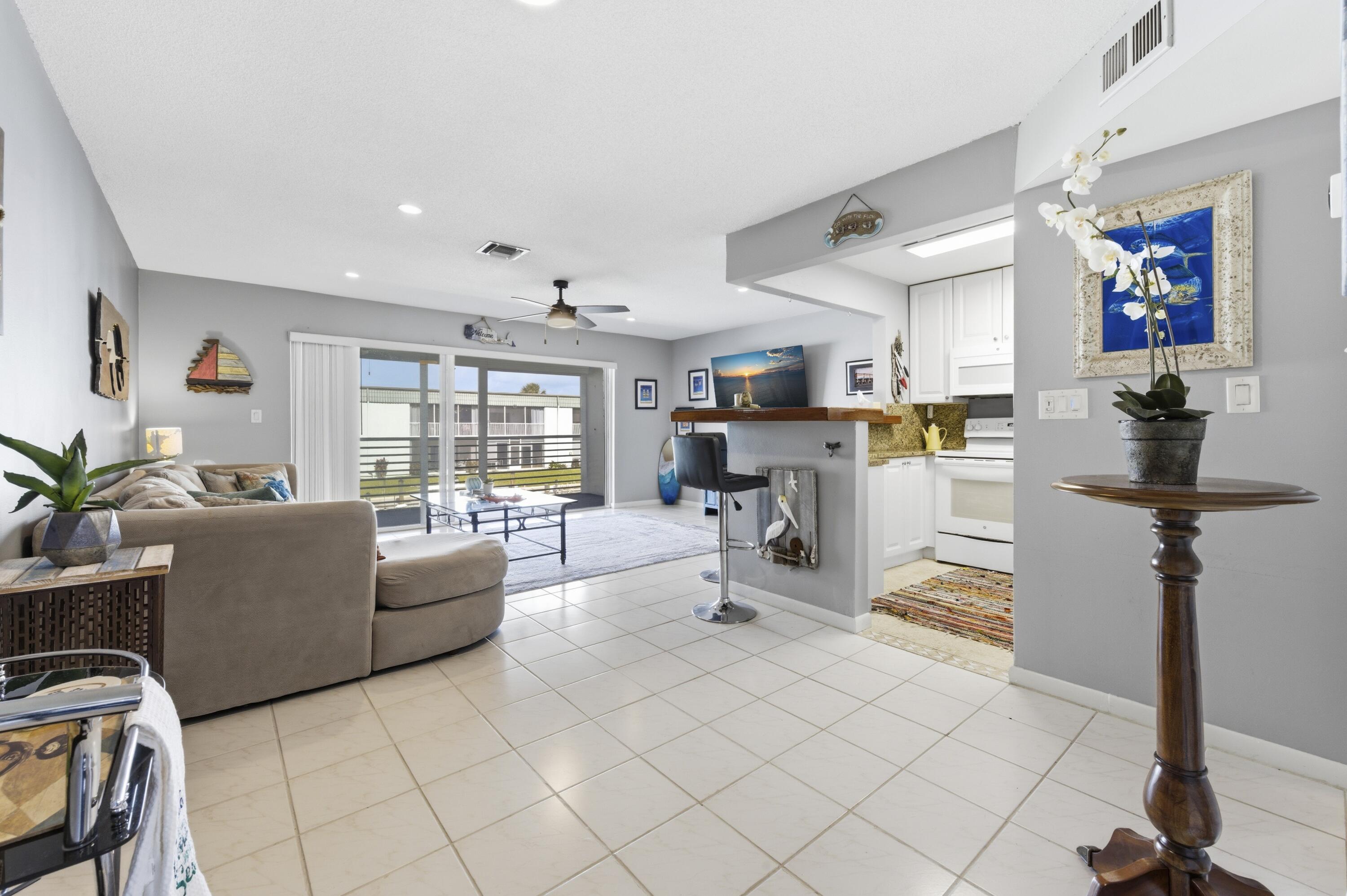 HAMPSHIRE ARMS CONDO APTS LT 181 (LESS W 8.5 FT) A - Residential