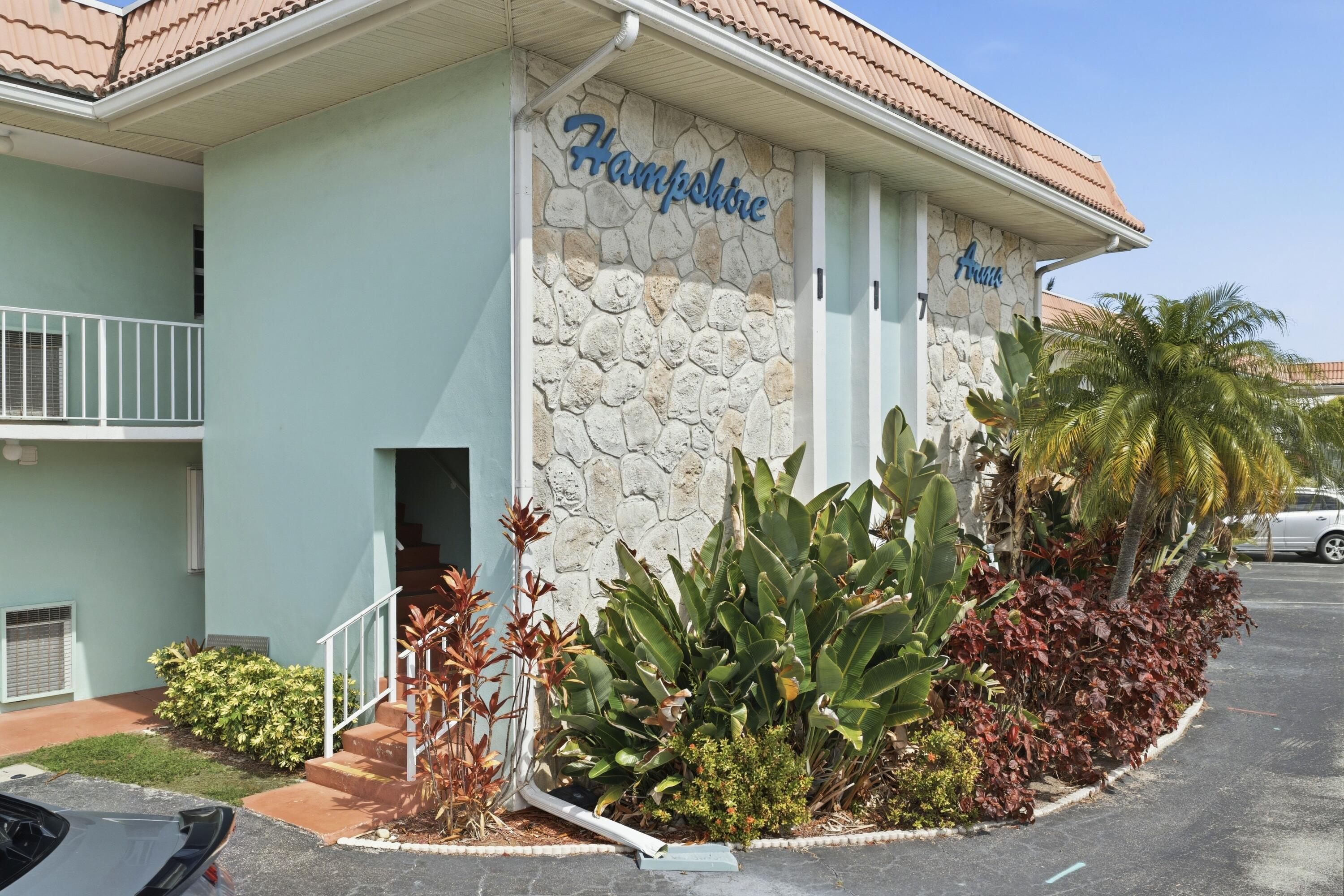 HAMPSHIRE ARMS CONDO APTS LT 181 (LESS W 8.5 FT) A - Residential