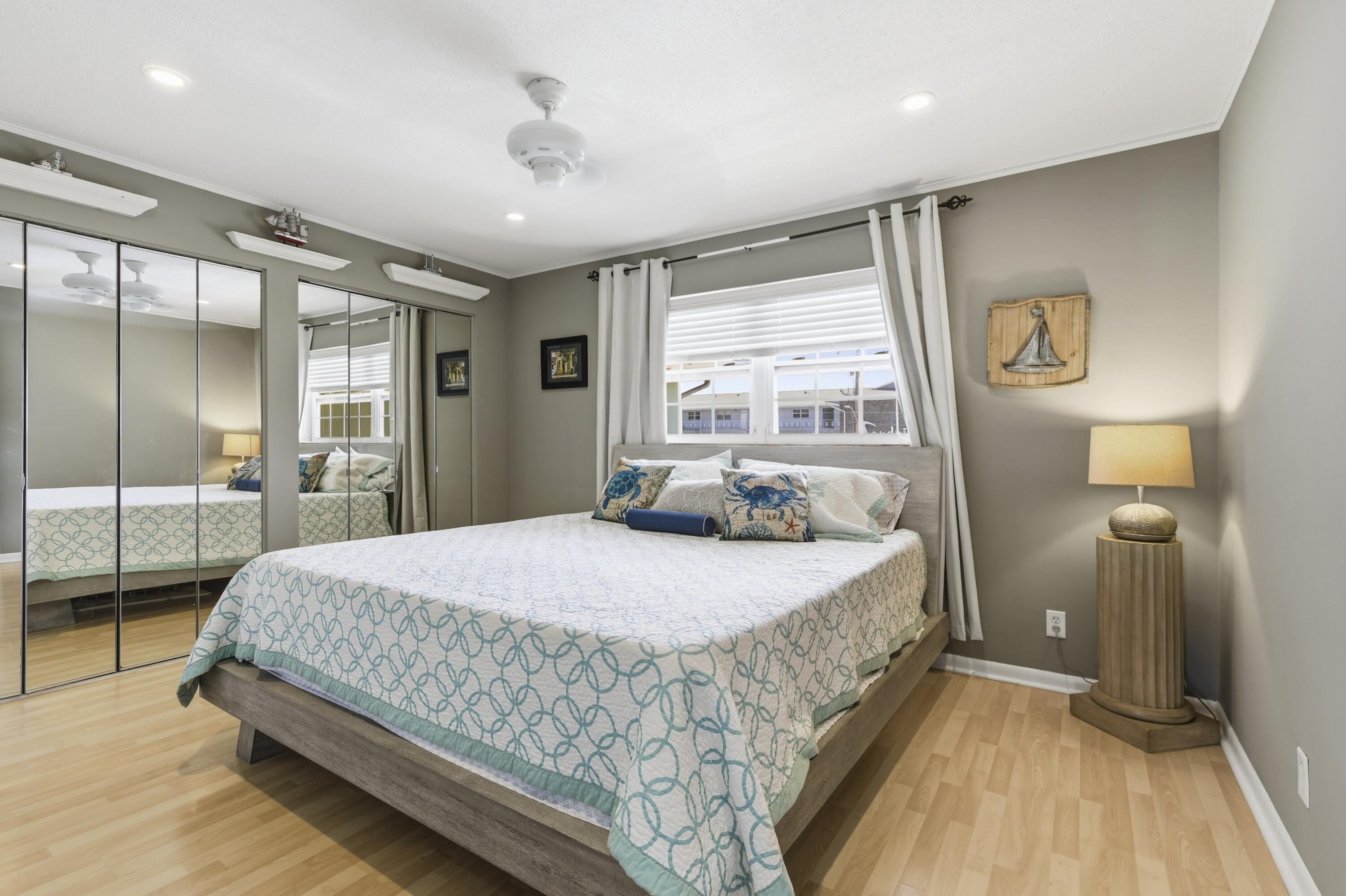 HAMPSHIRE ARMS CONDO APTS LT 181 (LESS W 8.5 FT) A - Residential