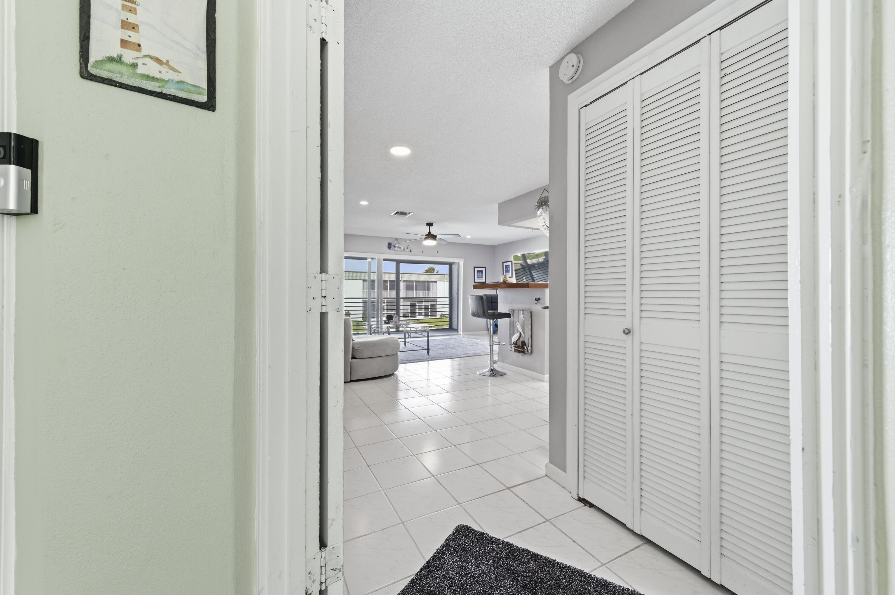 HAMPSHIRE ARMS CONDO APTS LT 181 (LESS W 8.5 FT) A - Residential