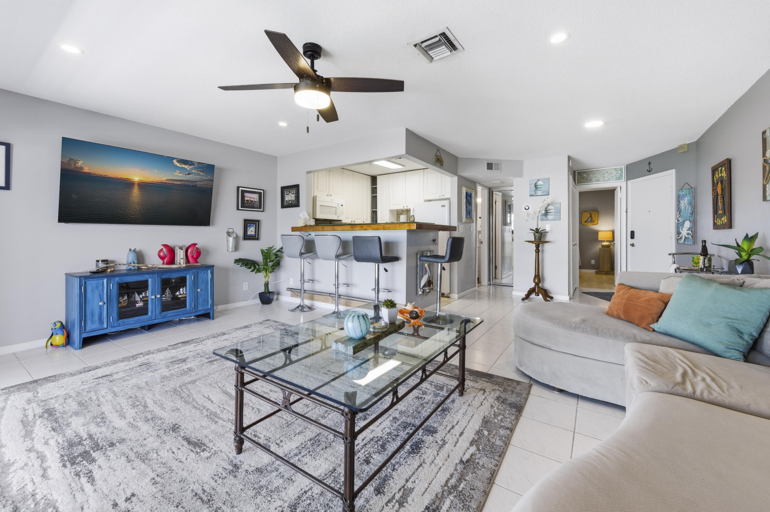 HAMPSHIRE ARMS CONDO APTS LT 181 (LESS W 8.5 FT) A - Residential