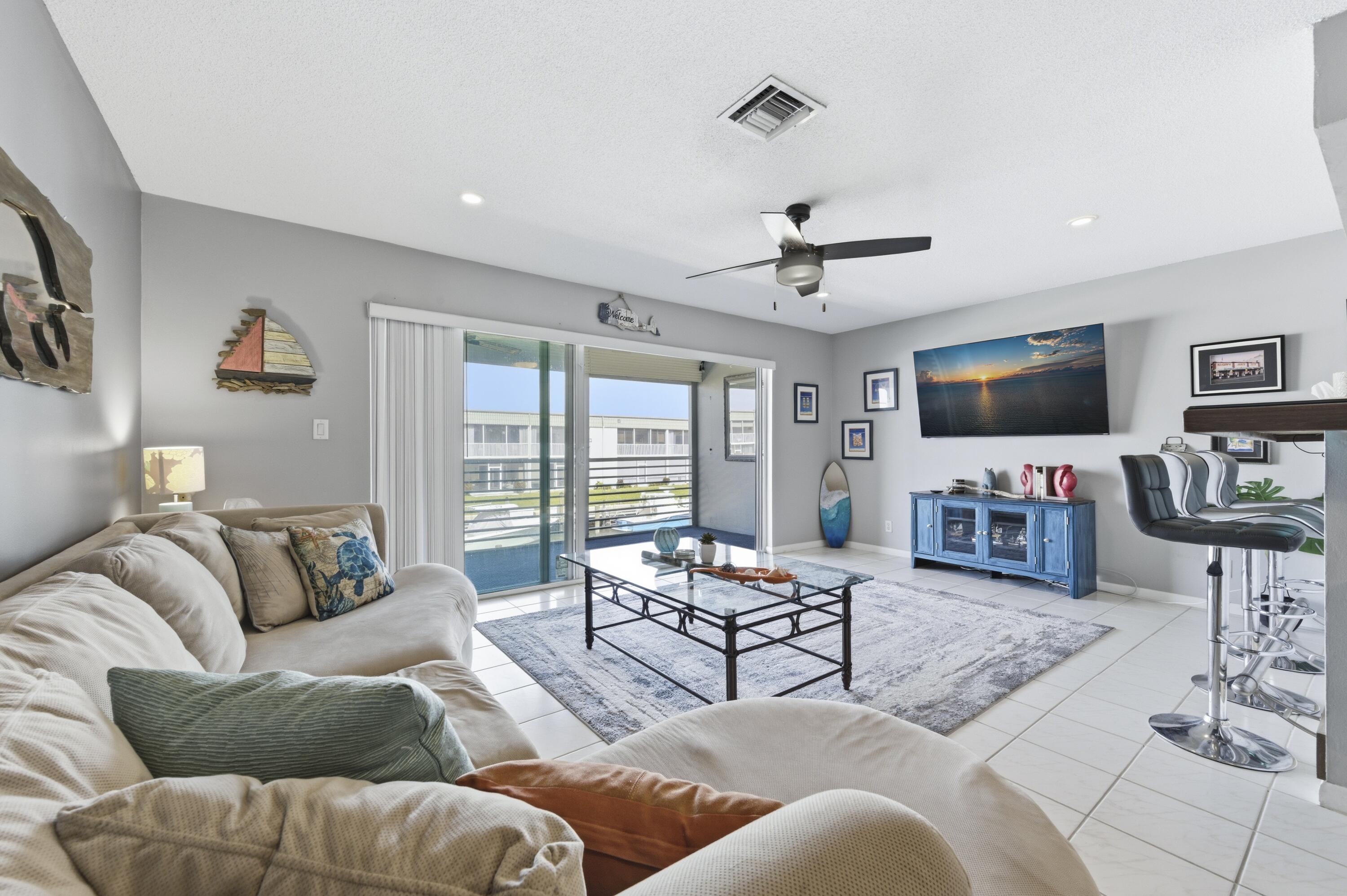 HAMPSHIRE ARMS CONDO APTS LT 181 (LESS W 8.5 FT) A - Residential