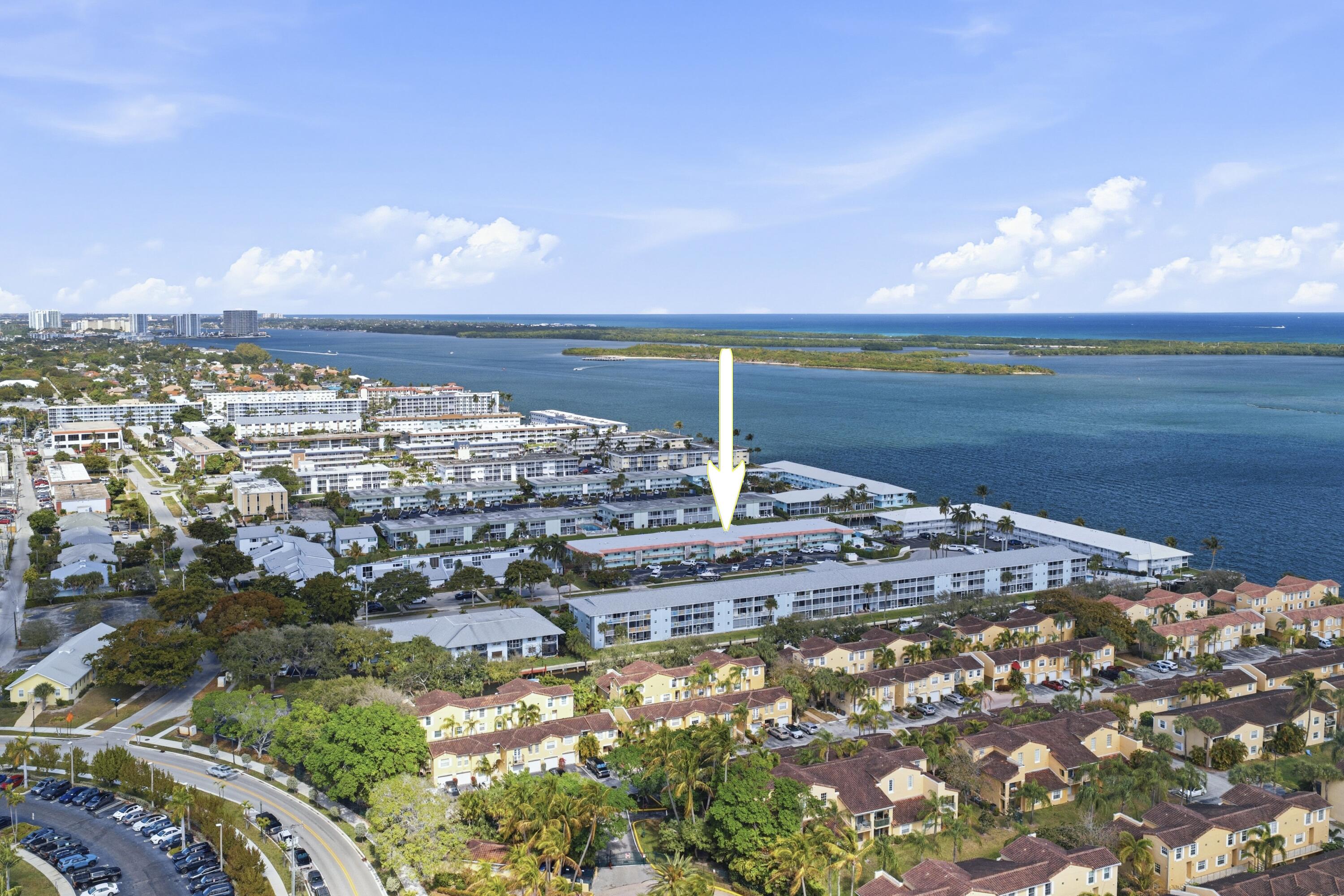 HAMPSHIRE ARMS CONDO APTS LT 181 (LESS W 8.5 FT) A - Residential