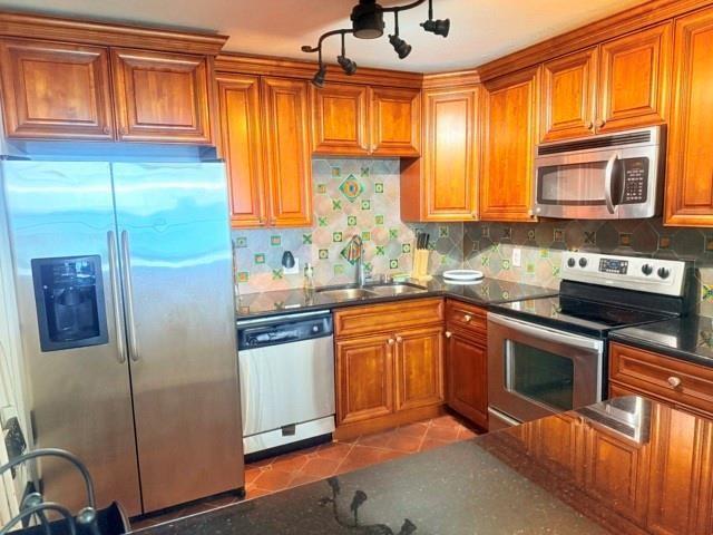 Quadomain Tower - Residential Lease