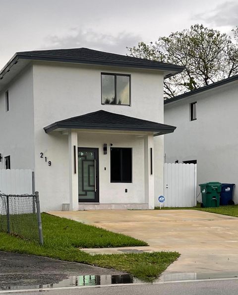 219 NE 159th Street Miami FL 33162