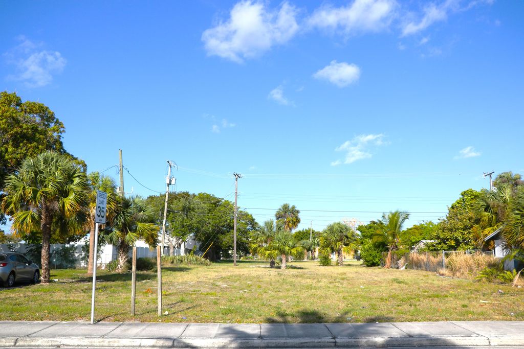 Photo of 1621 S Federal Highway, Lake Worth Beach, FL 33460 (MLS # R10786551)