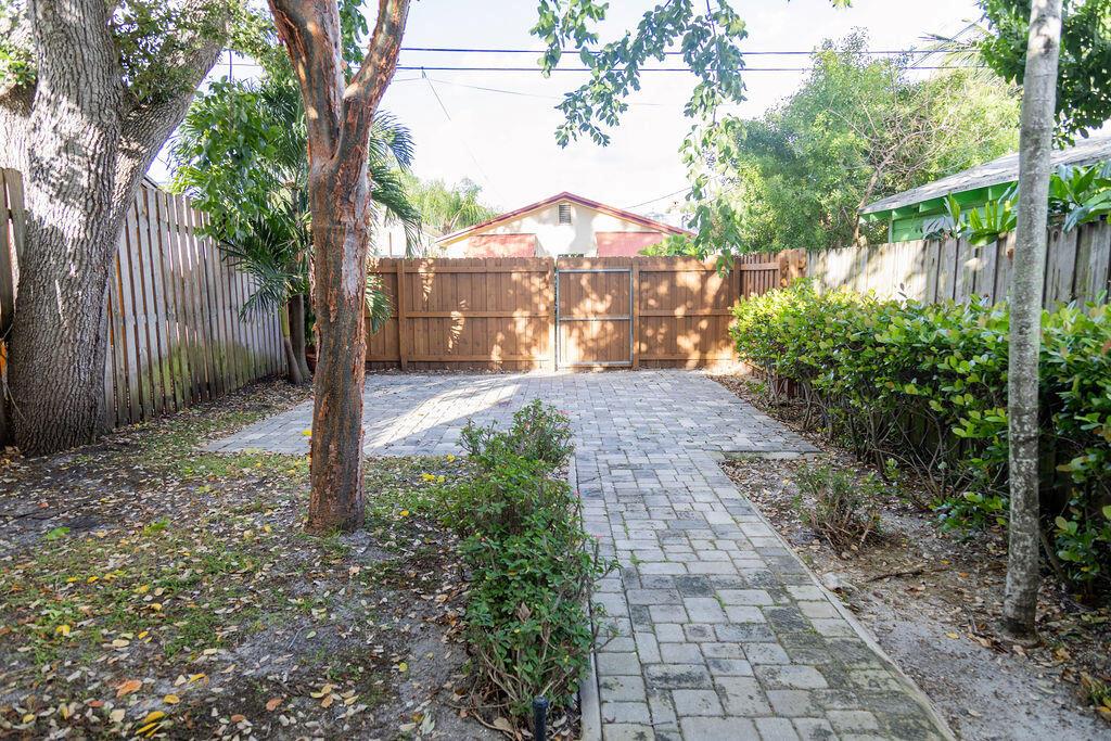 View photos, virtual tours, details... 313 N M Street