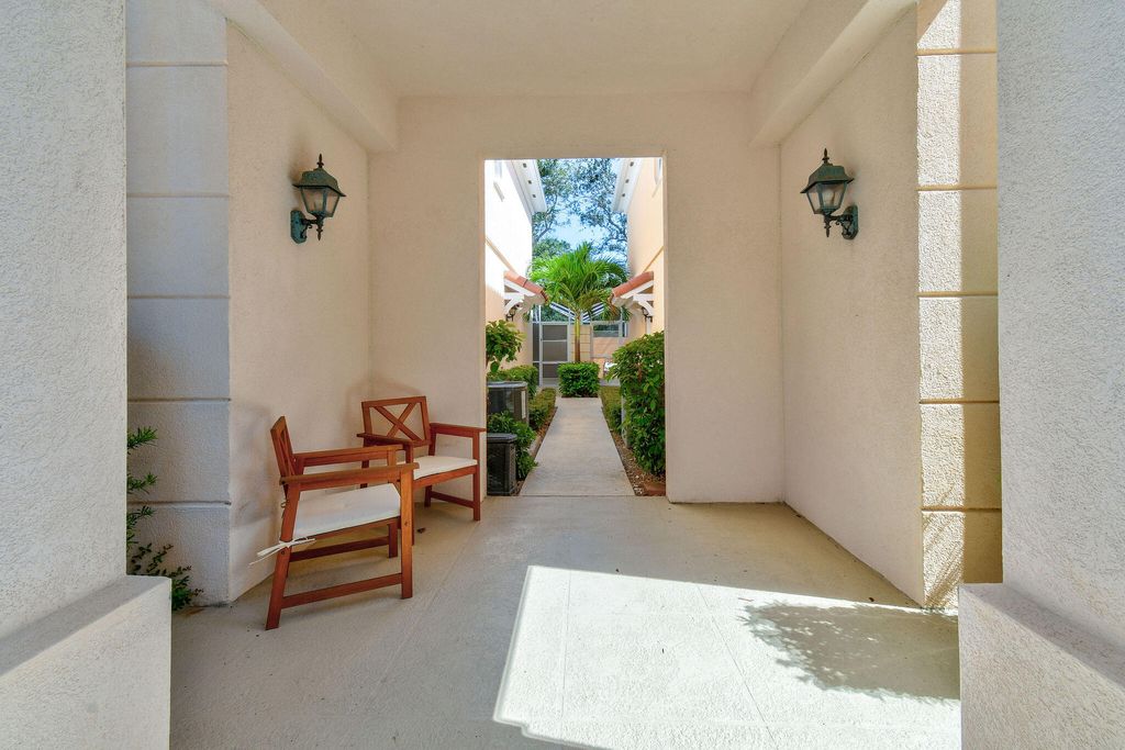 Photo of 59 Live Oak Circle, Tequesta, FL 33469 (MLS # R11012996)