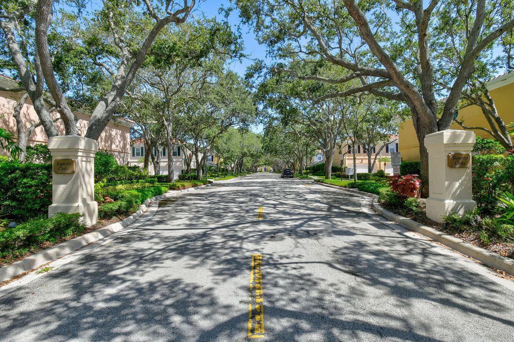 Photo of 59 Live Oak Circle, Tequesta, FL 33469 (MLS # R11012996)