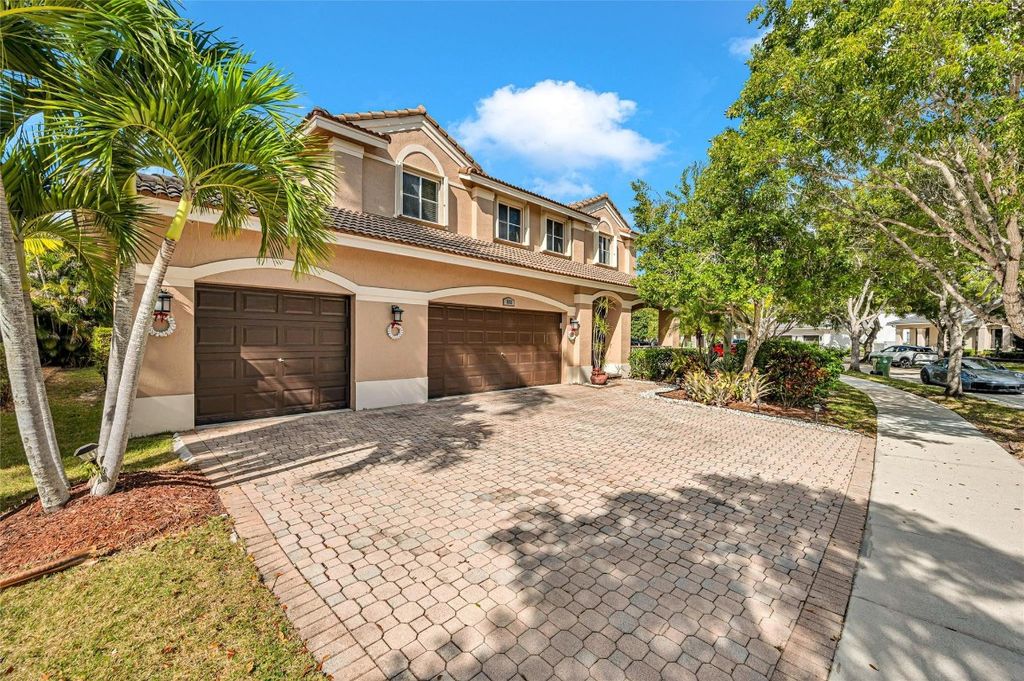 Photo of 1551 Blue Jay Circle, Weston, FL 33327 (MLS # F10546173)