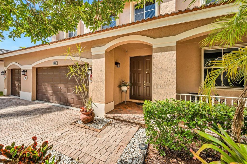 Photo of 1551 Blue Jay Circle, Weston, FL 33327 (MLS # F10546173)