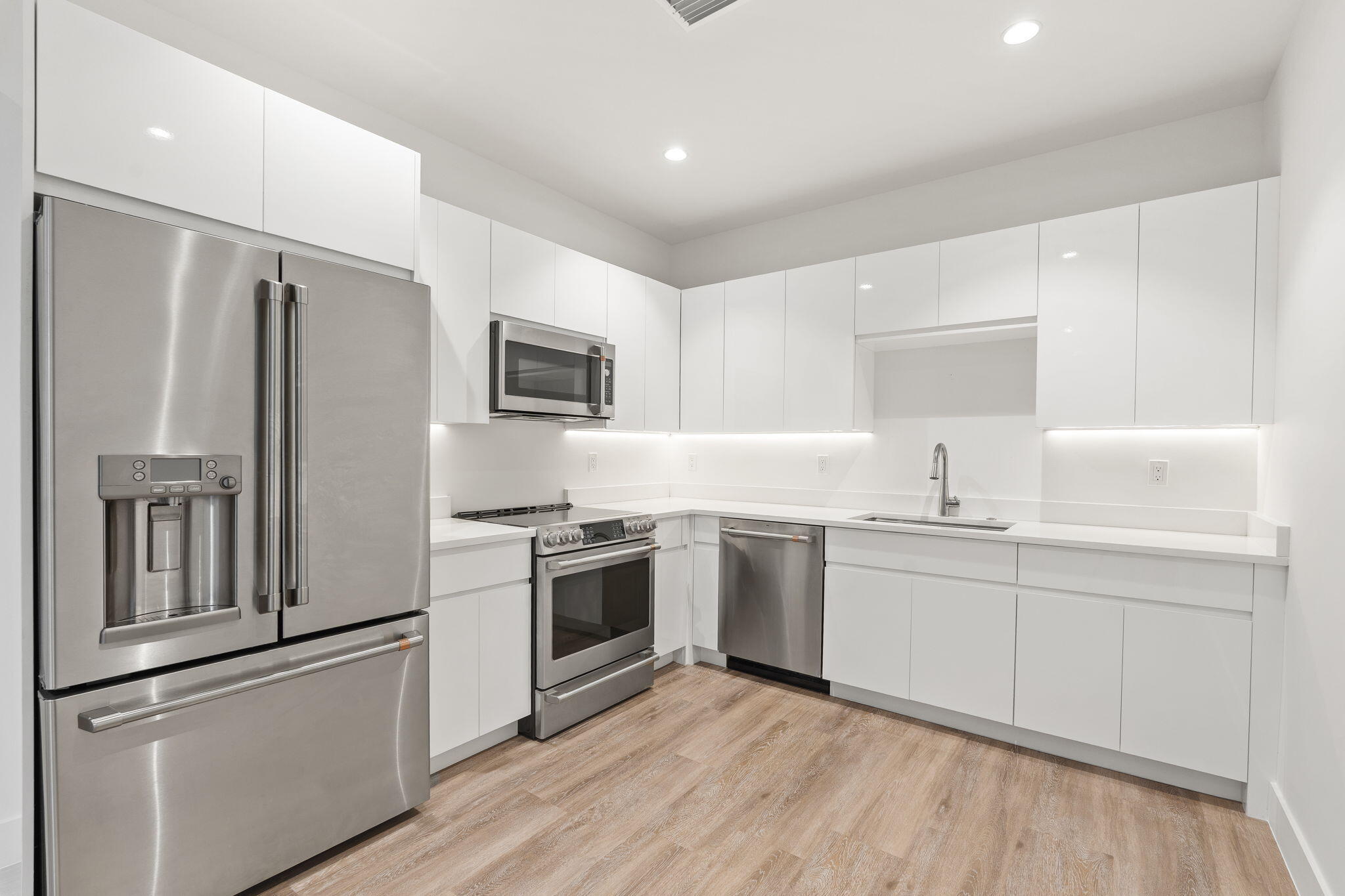 SAILFISH COVE CONDOMINIUM - Residential