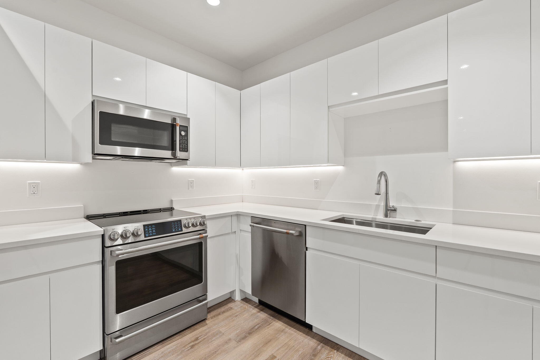 SAILFISH COVE CONDOMINIUM - Residential