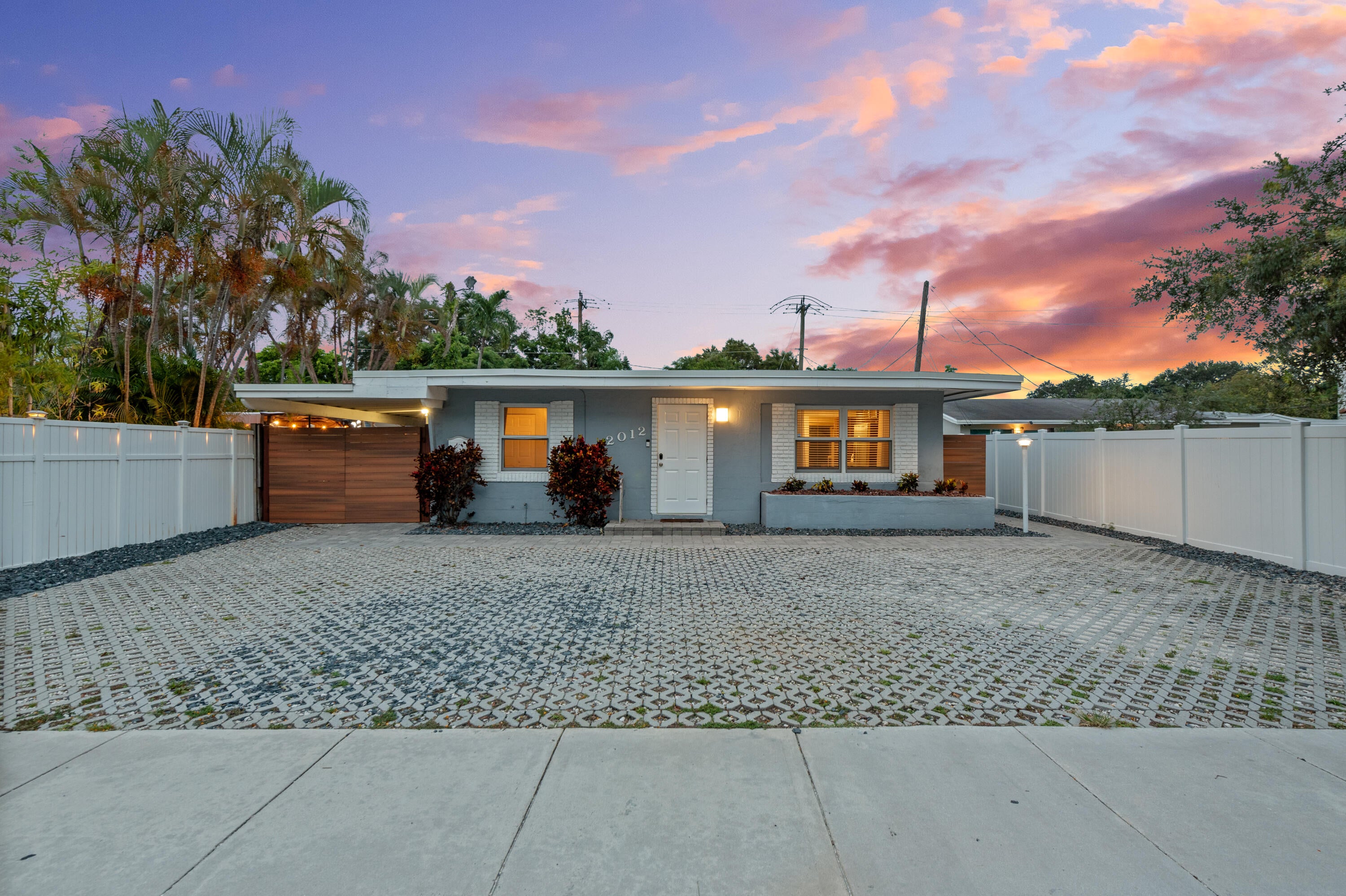 2012 SW 4th Avenue