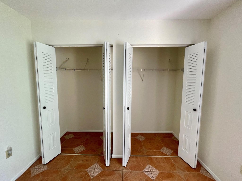 Sailboate Pointe Condo - Residential