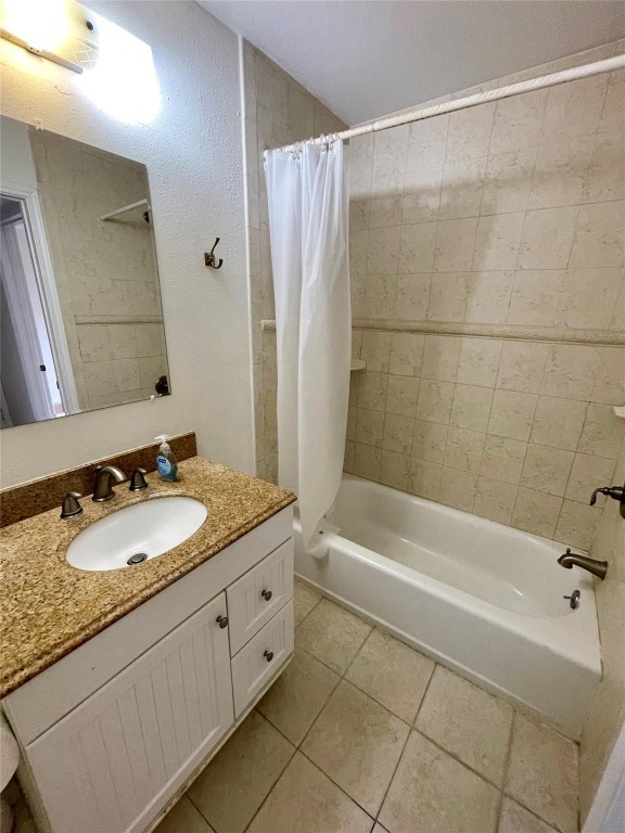 Sailboate Pointe Condo - Residential