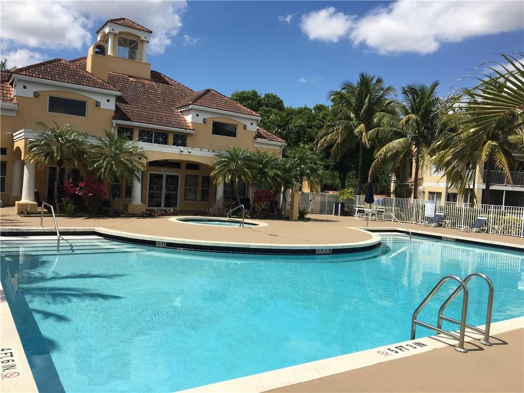 Sailboate Pointe Condo - Residential