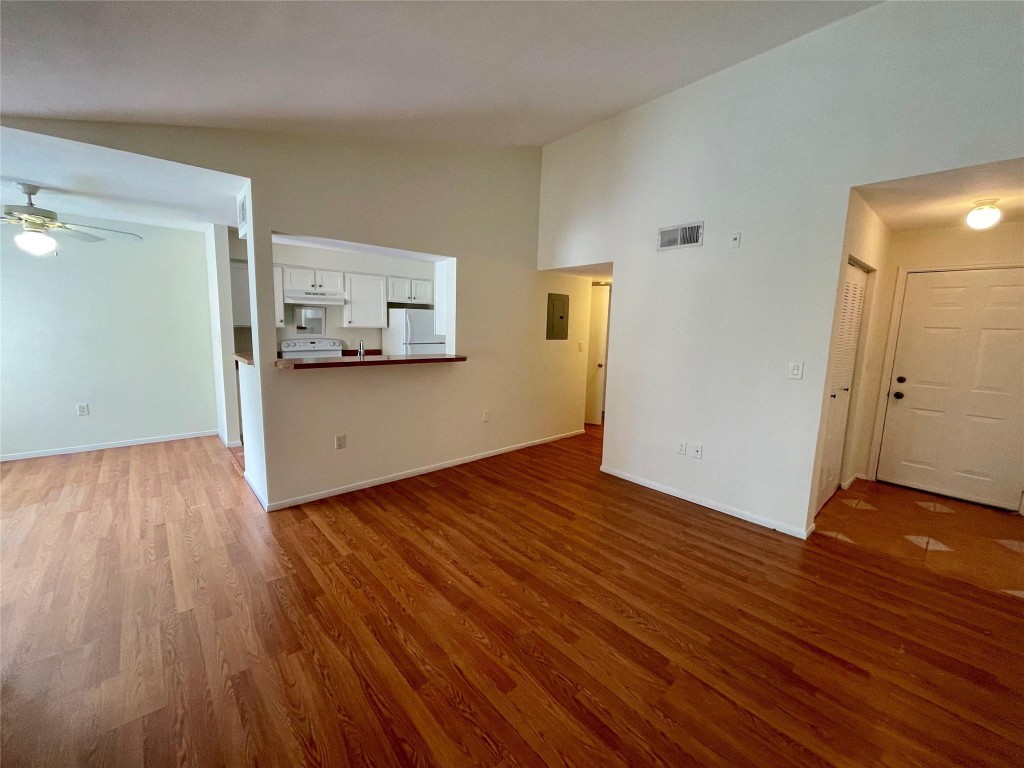 Sailboate Pointe Condo - Residential