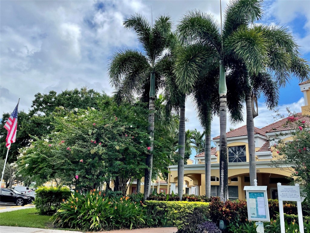 Sailboate Pointe Condo - Residential