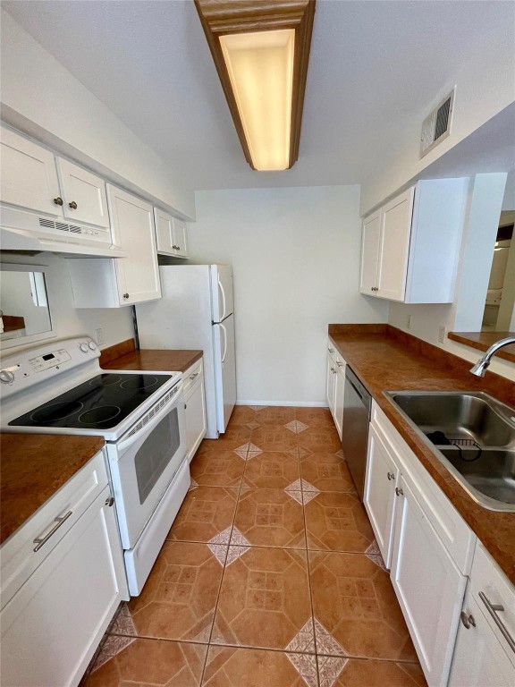 Sailboate Pointe Condo - Residential