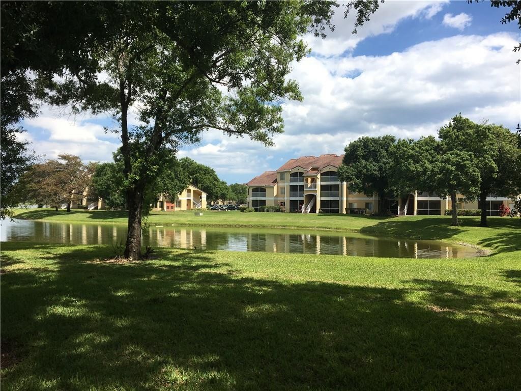 Sailboate Pointe Condo - Residential