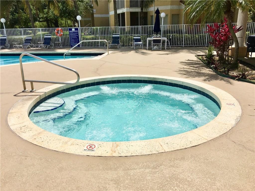 Sailboate Pointe Condo - Residential