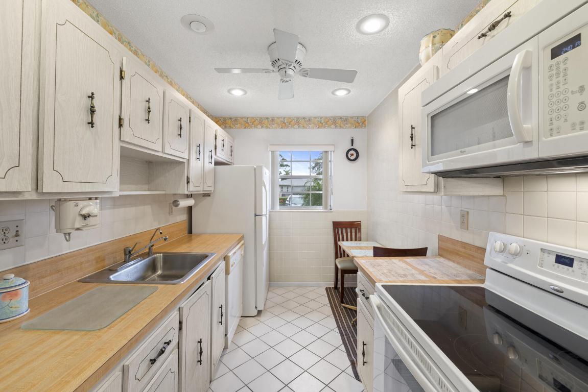 HIGH POINT OF DELRAY WEST CONDO SEC 1&2 - Residential