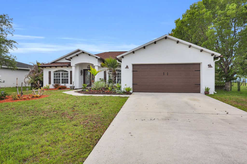 Photo of 2644 SW Fairgreen Road, Port Saint Lucie, FL 34987 (MLS # B26014471)