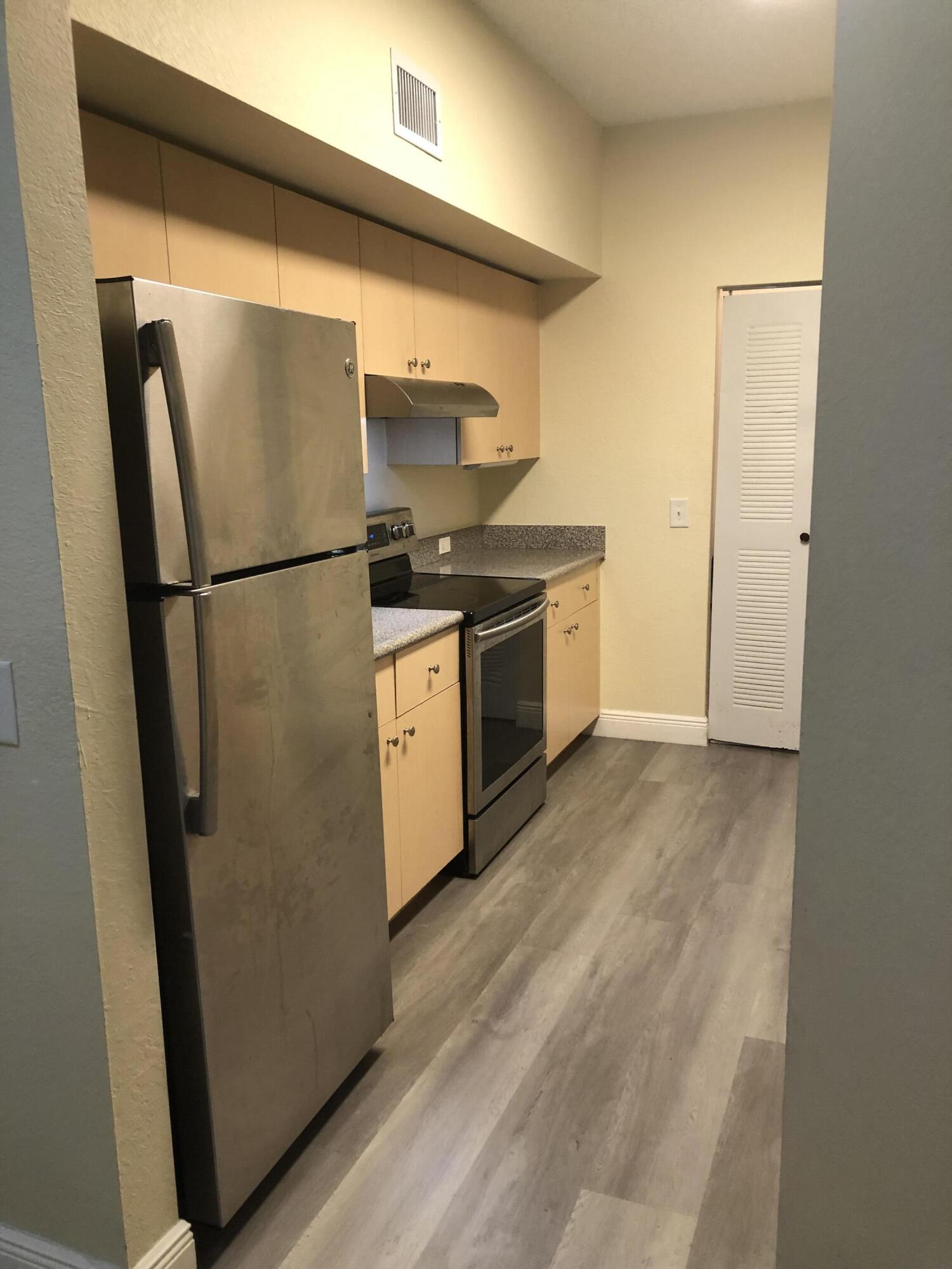 330 Crestwood Circle 303