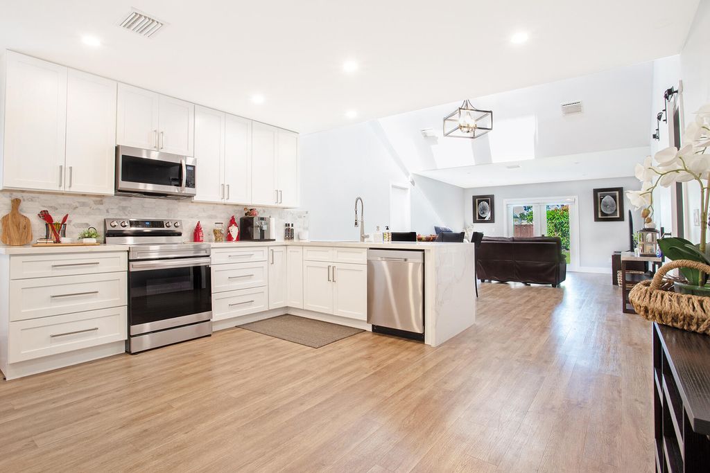 Photo of 10048 SW 16th Street, Pembroke Pines, FL 33025 (MLS # R11039025)