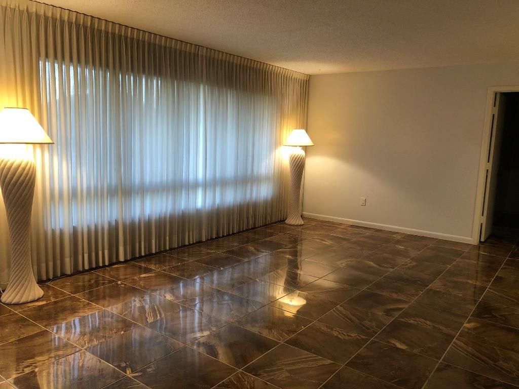 Photo of 10152 Bergen Court, Boca Raton, FL 33428 (MLS # R10967407)