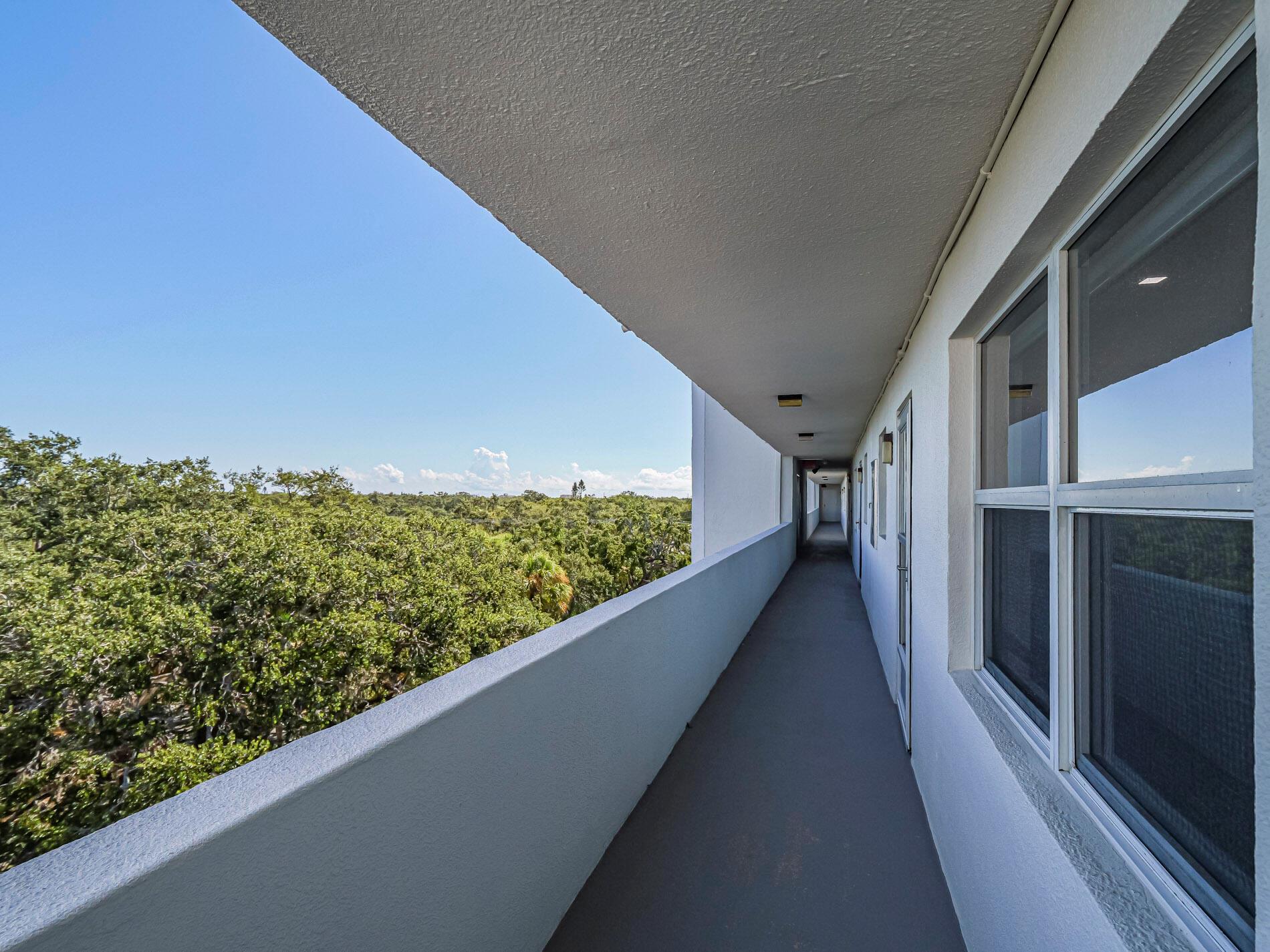 VERO TOWERS - Residential Lease