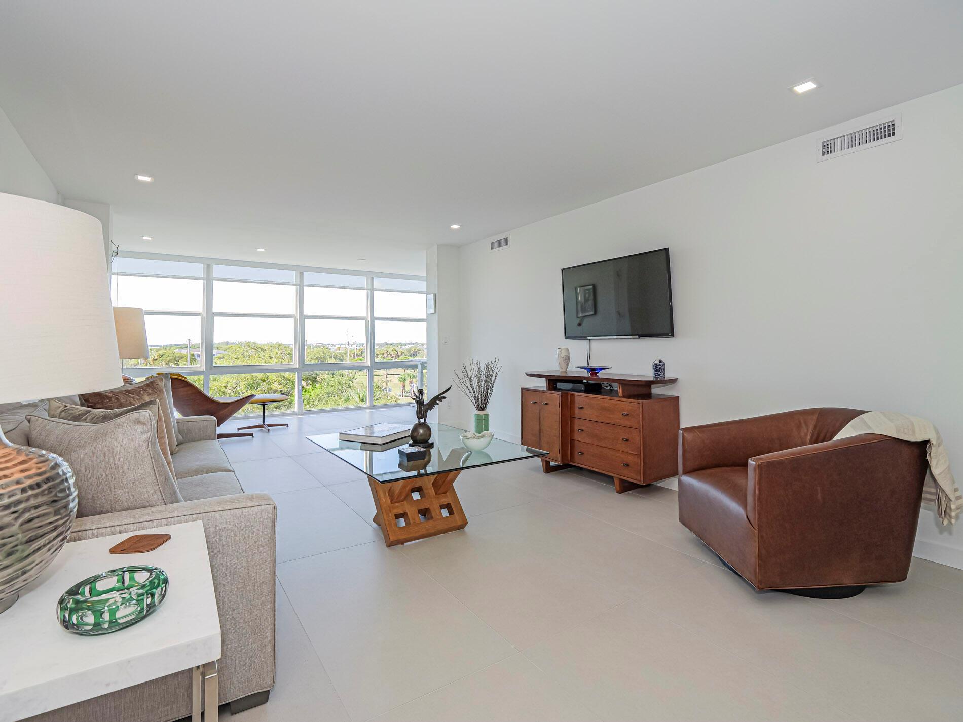 VERO TOWERS - Residential Lease