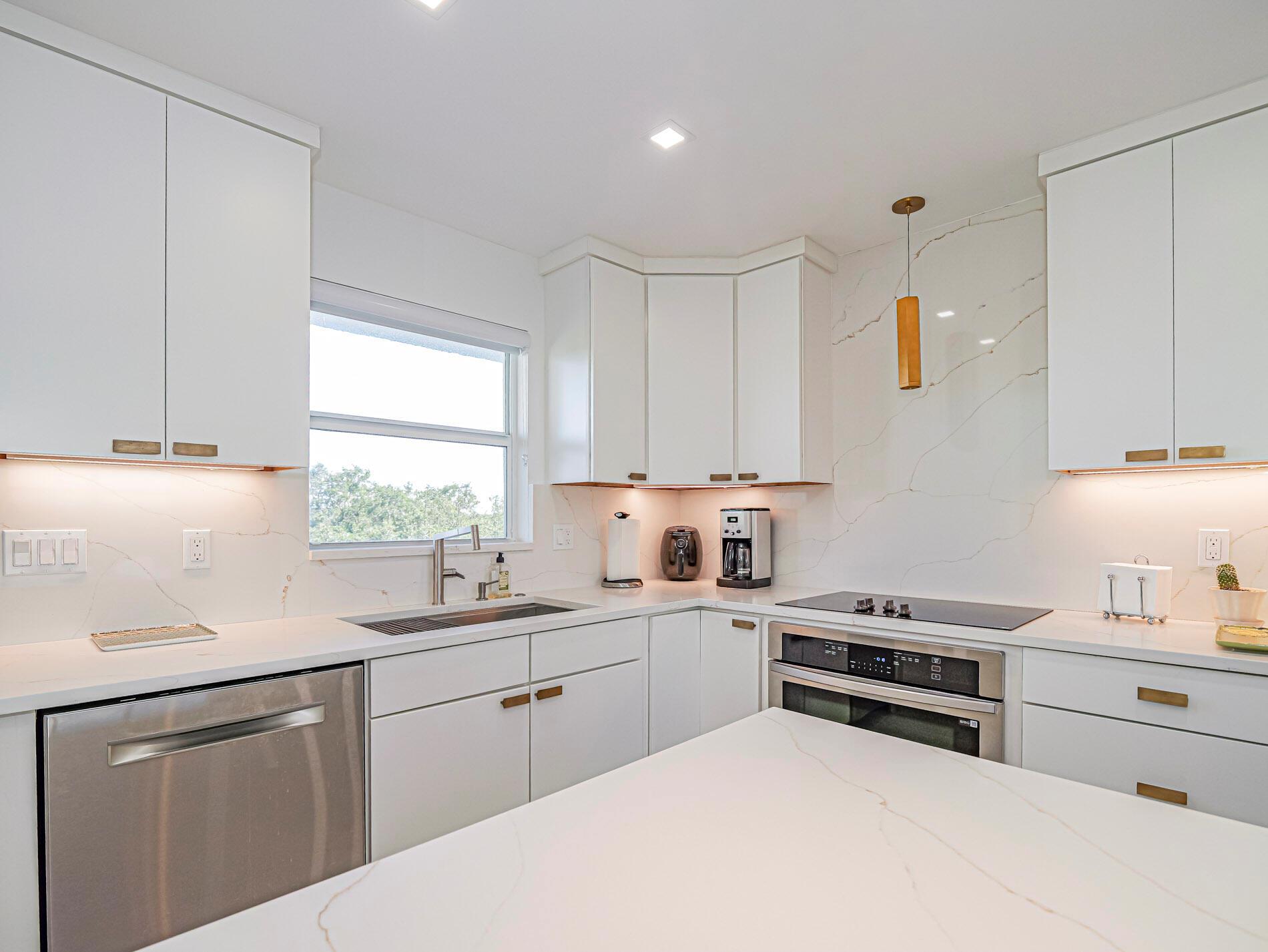 VERO TOWERS - Residential Lease