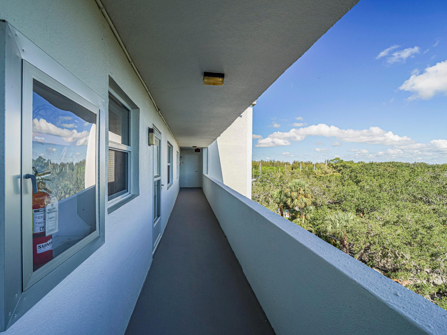 VERO TOWERS - Residential Lease