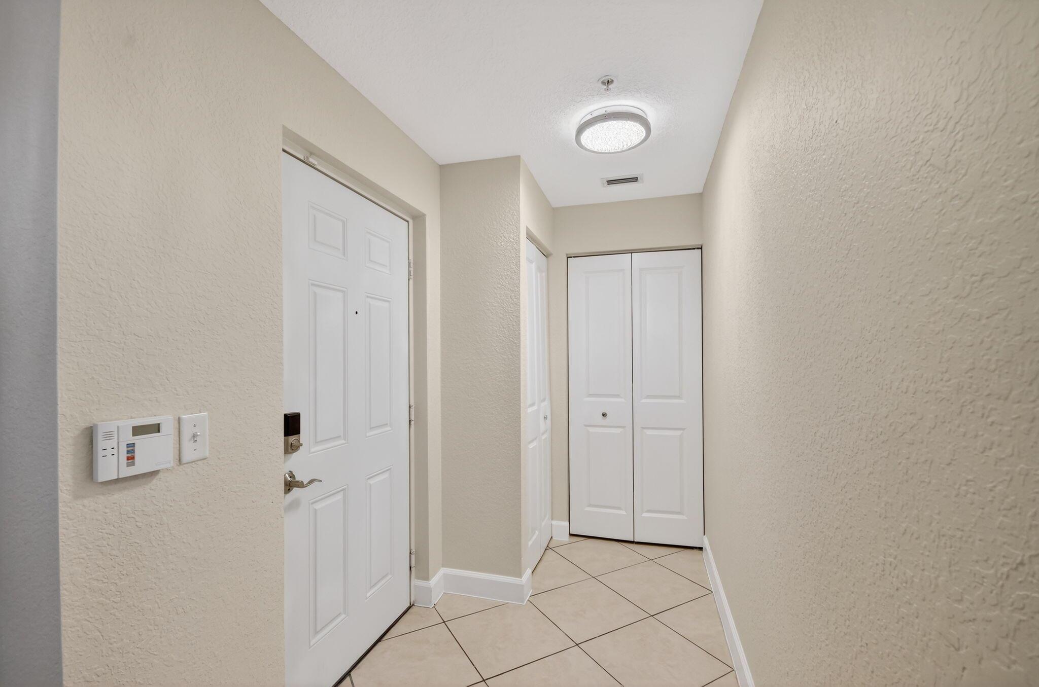 VIZCAYA LAKES CONDO - Residential Lease