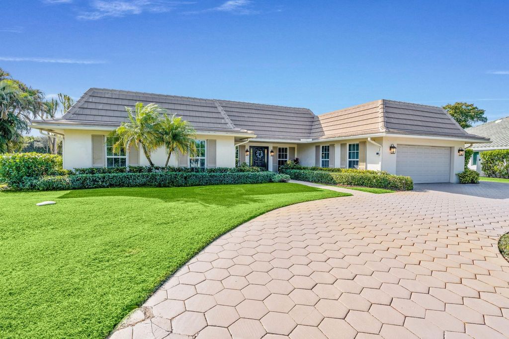 Photo of 4747 S Lake Drive, Boynton Beach, FL 33436 (MLS # F10554022)