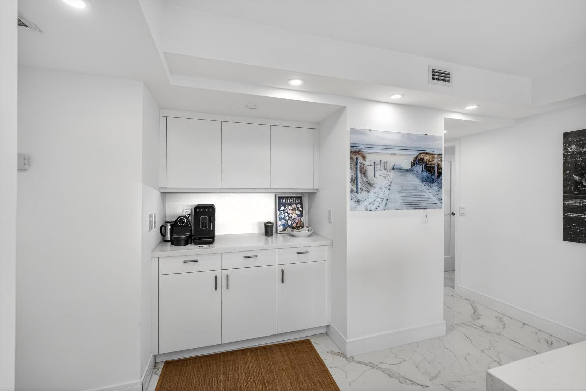 5440 N Ocean Drive Ph-206