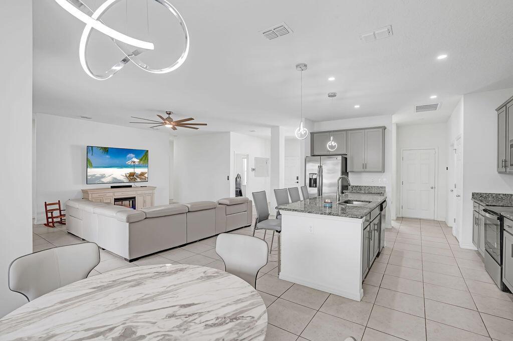 5154 NW North Macedo Boulevard, Port St Lucie, FL, 34983/$529,900 4 5154 NW North Macedo Boulevard