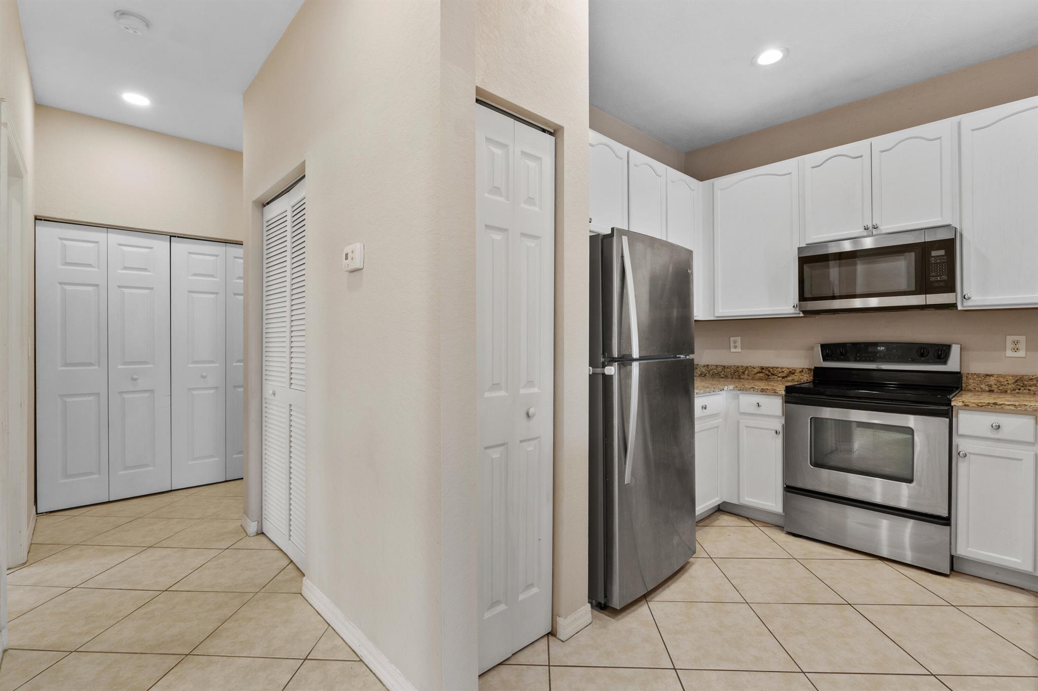 MAGNOLIA BAY CONDOMIMIUM - Residential