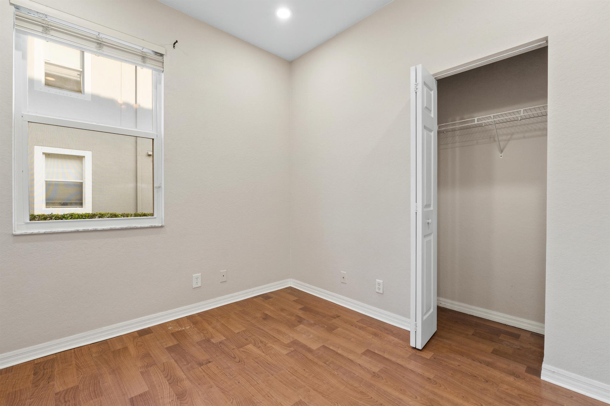 MAGNOLIA BAY CONDOMIMIUM - Residential