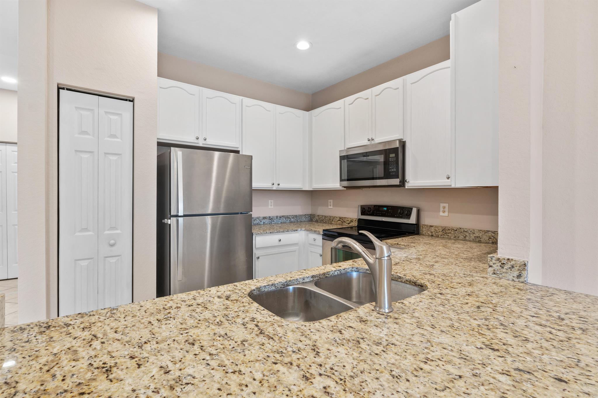 MAGNOLIA BAY CONDOMIMIUM - Residential