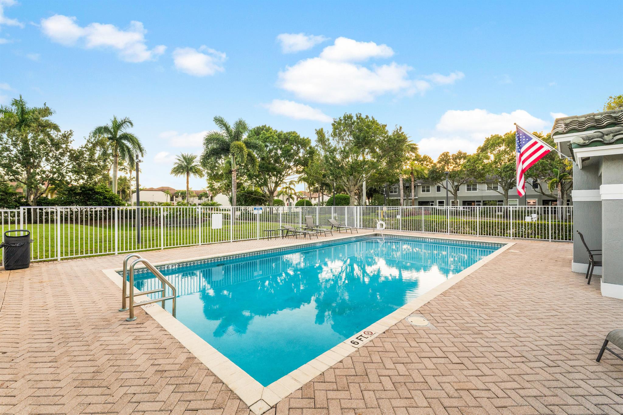 MAGNOLIA BAY CONDOMIMIUM - Residential